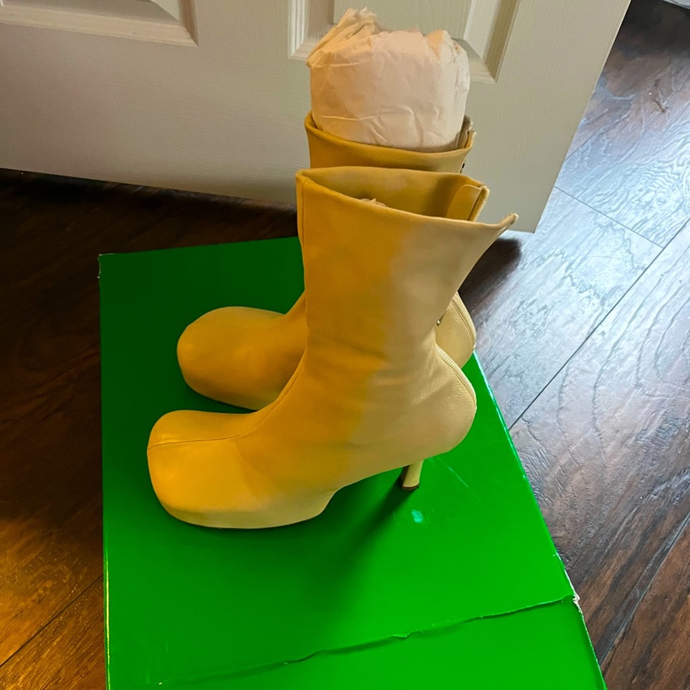 Pre- Owned Bottega Boots Size 41 good condition